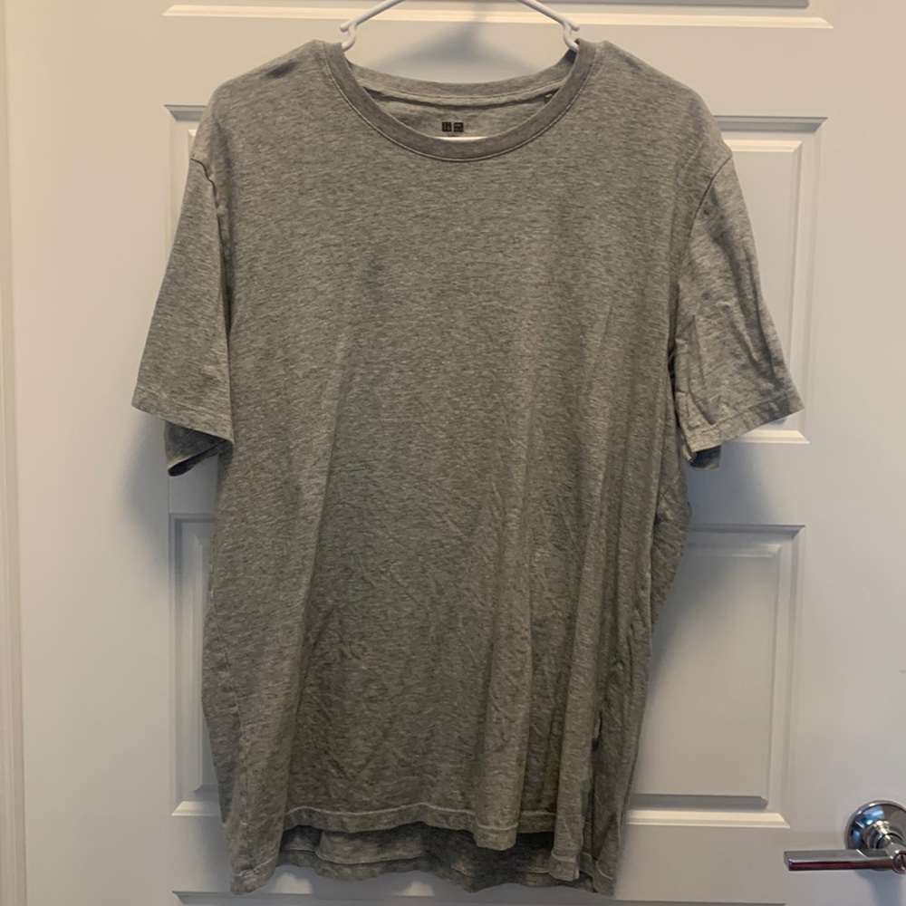 UNIQLO ESSENTIAL GRAY TEE